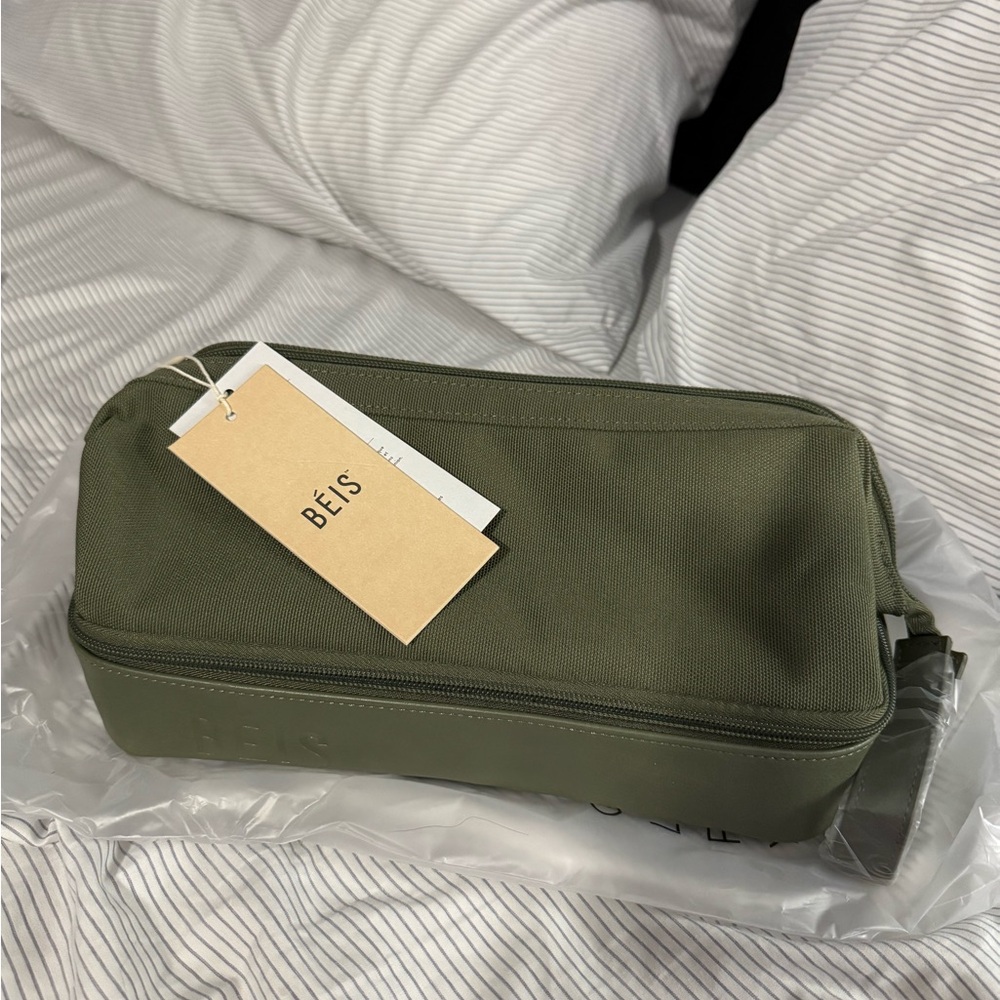 Beis DOPP kit in OLIVE NWT